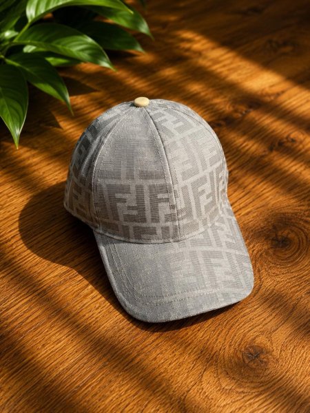 כובע FENDI